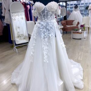 Pauletta, tulle A-line wedding dress with 3D flower detail and side slit
