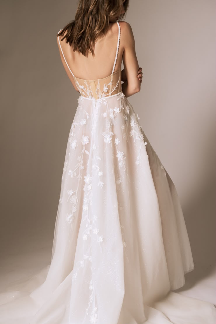 Mulan, tulle sparkling flower detailed A-line wedding dress - Image 3